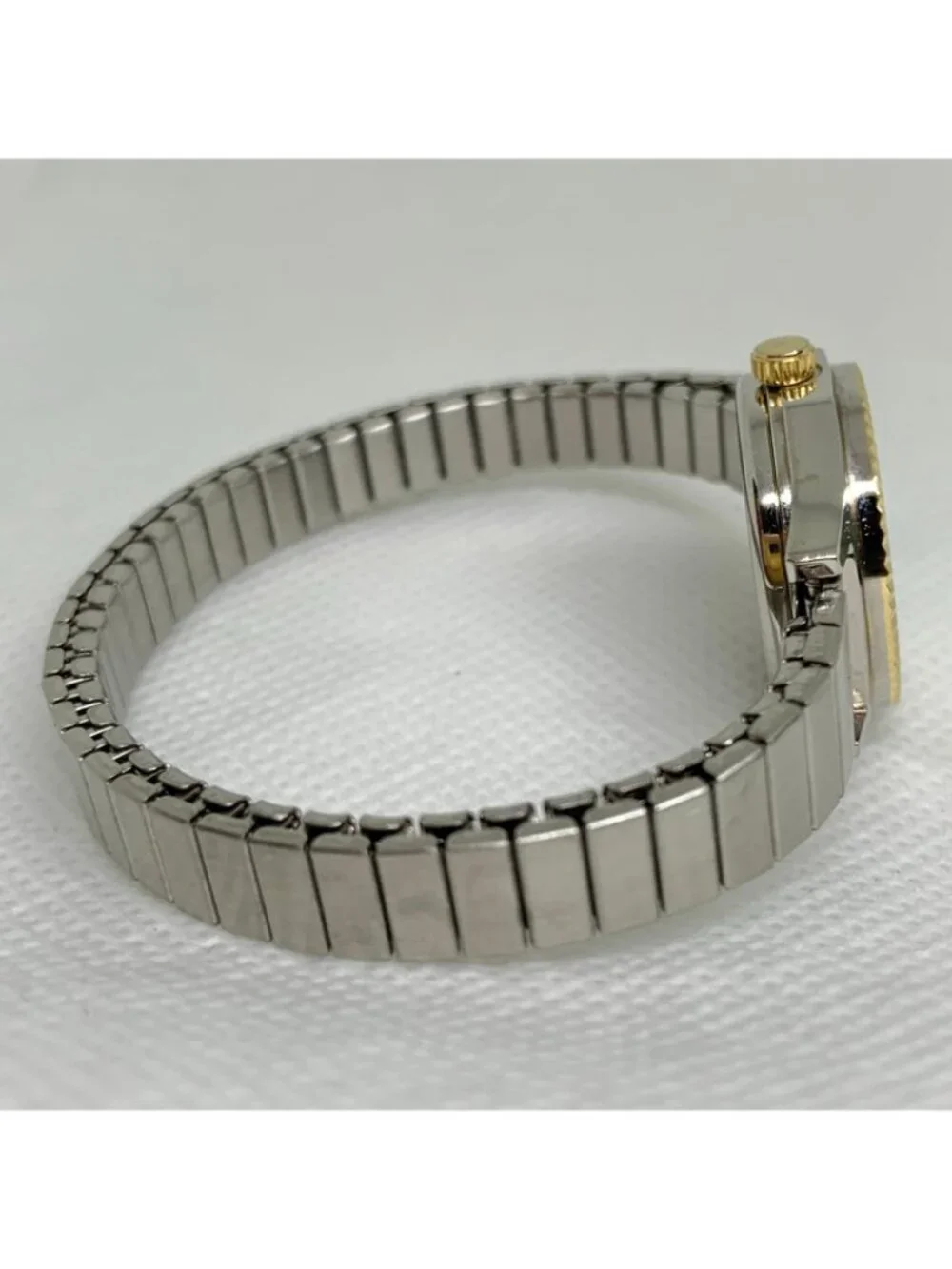 vintage Quartex quartz women watch 22mm two tone stretch band size 5.7” running